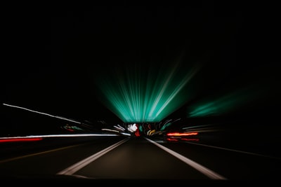 夜间黑顶道路车辆延时摄影